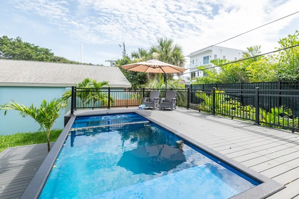 Container pool in tropical climate